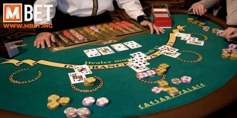 Ở các vị trí cuối bàn sẽ dễ dàng áp dụng chiến thuật Bluff